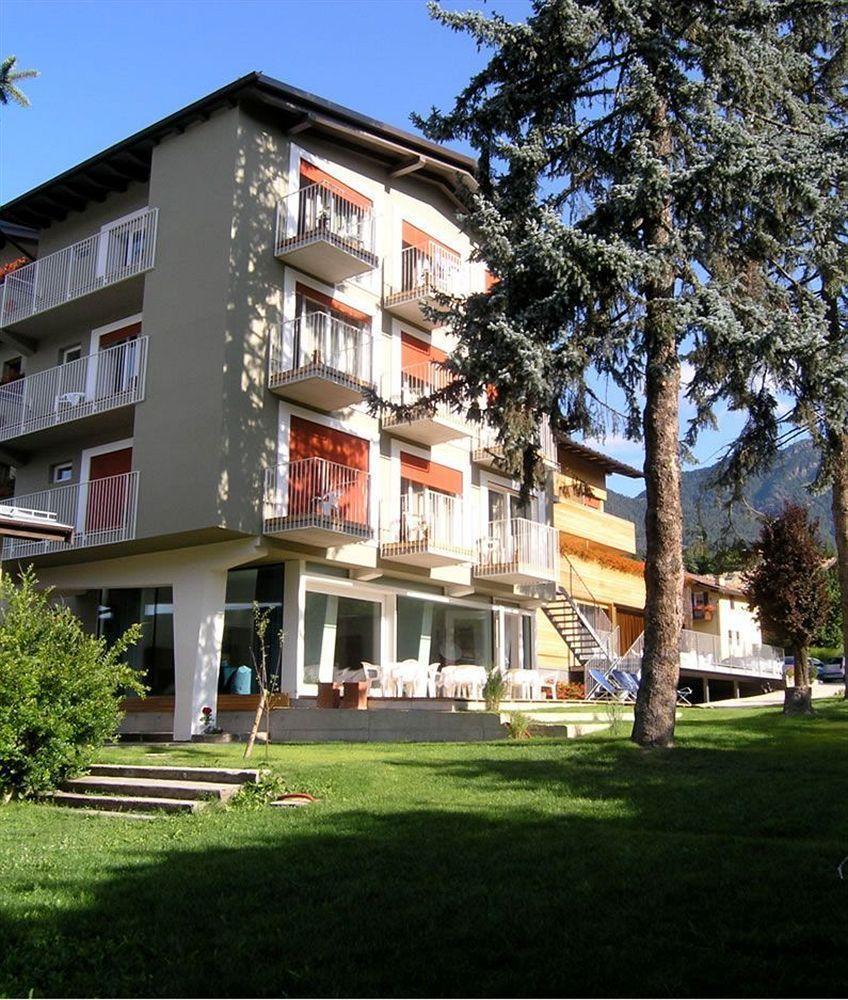 Azalea Park Hotel Cavalese Exteriör bild